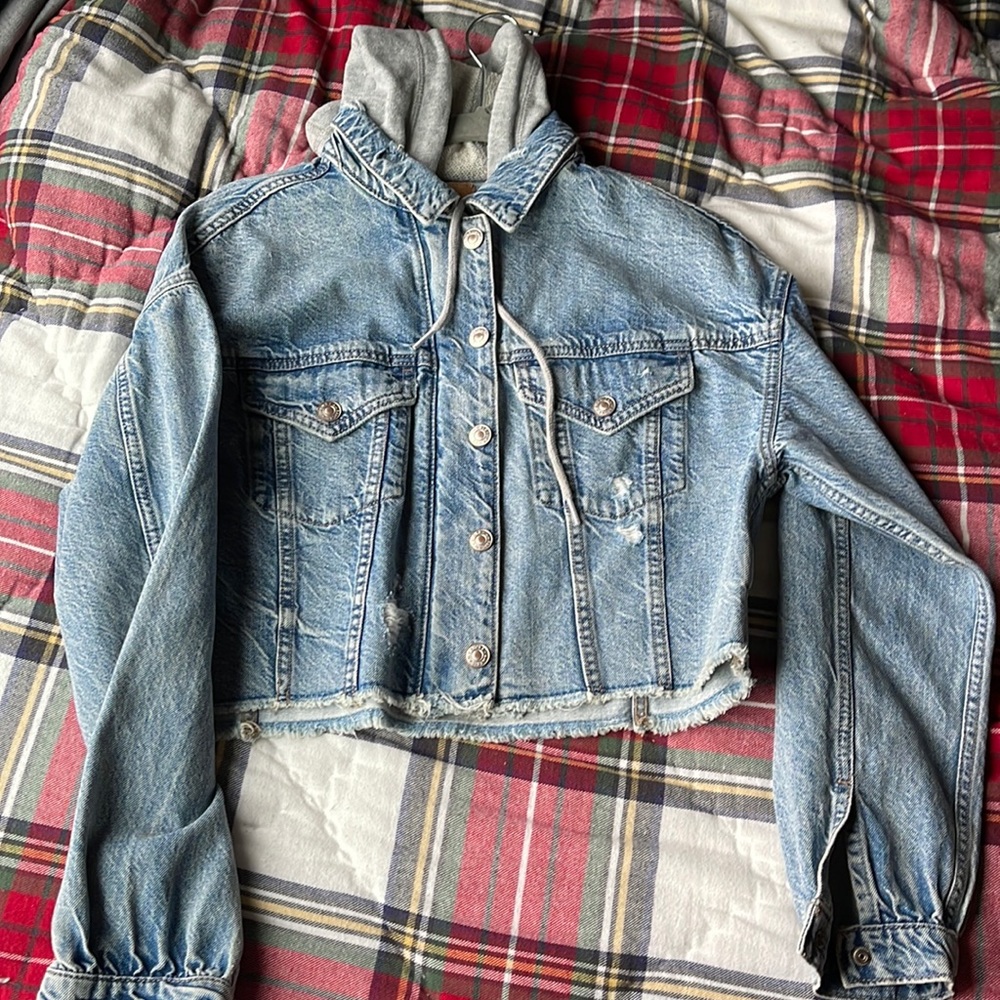 American Eagle cropped jean jacket!